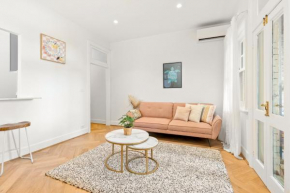 Family Friendly 2BR Apartment w/Seaview Balcony, Sydney